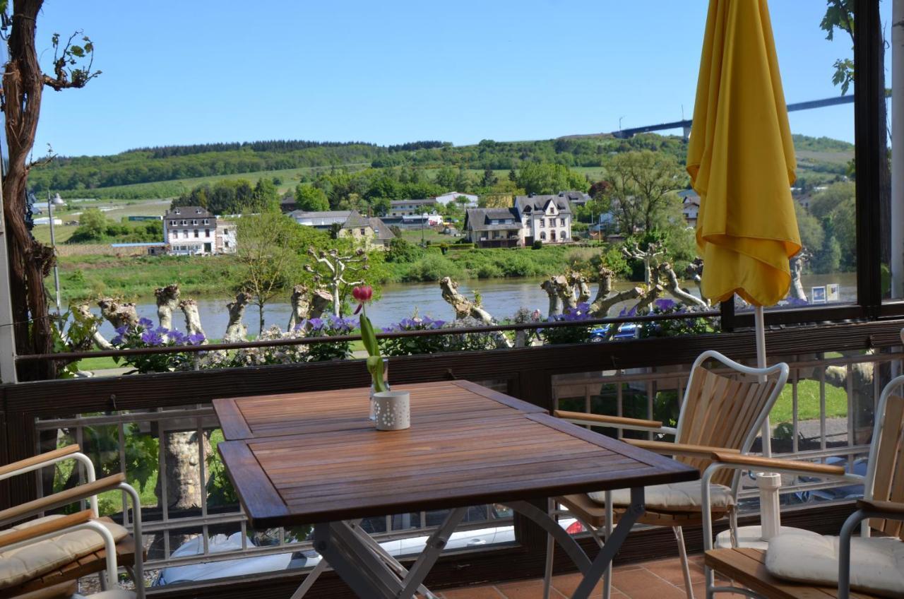 Weingut Erbes-Henn Ürzig Exterior foto